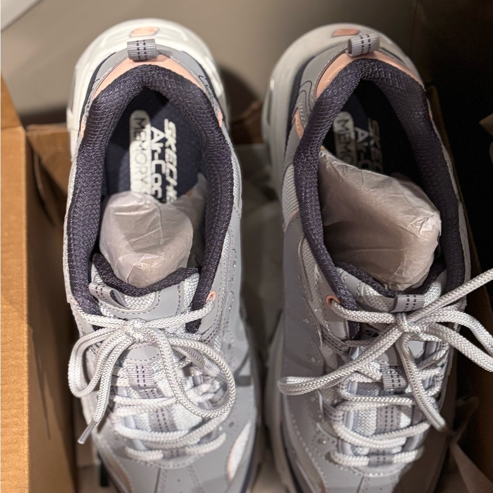 Skechers - Picture 2 of 8